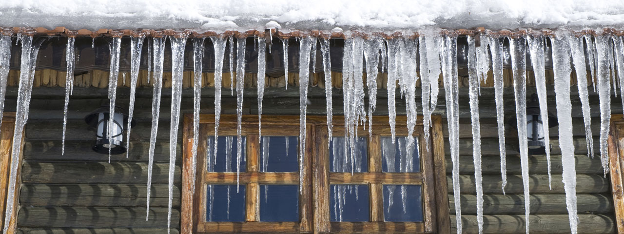 Spray foam prevents ice dams by providing proper insulation in Los Angeles attic spaces Spray foam prevents ice dams by providing proper insulation in Los Angeles attic spaces